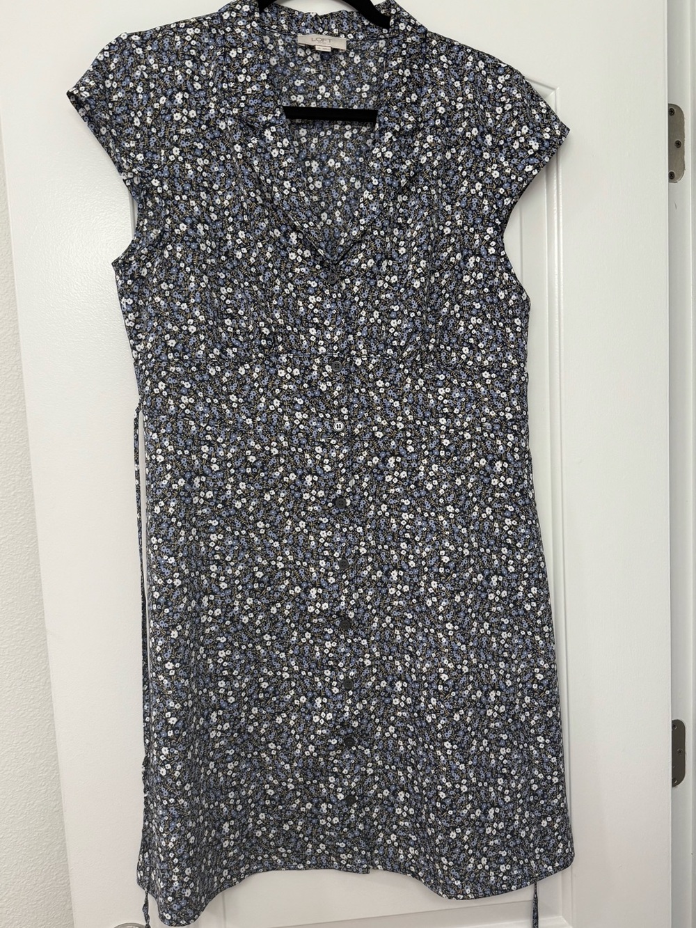 LOFT Blue and White Floral Cap-Sleeve Sheath Dress